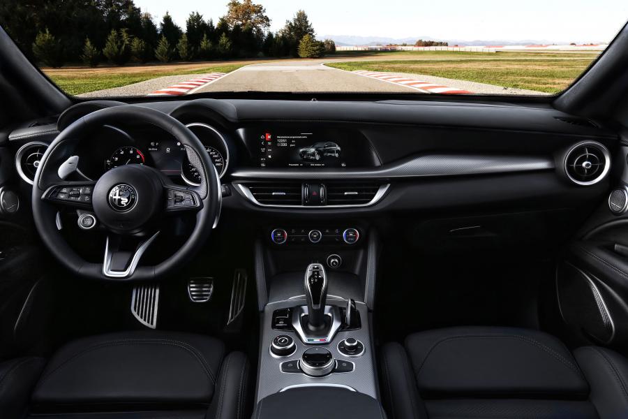 Торпедо Alfa Romeo Stelvio Veloce (949) 2019 года  (фото 29 из 100)